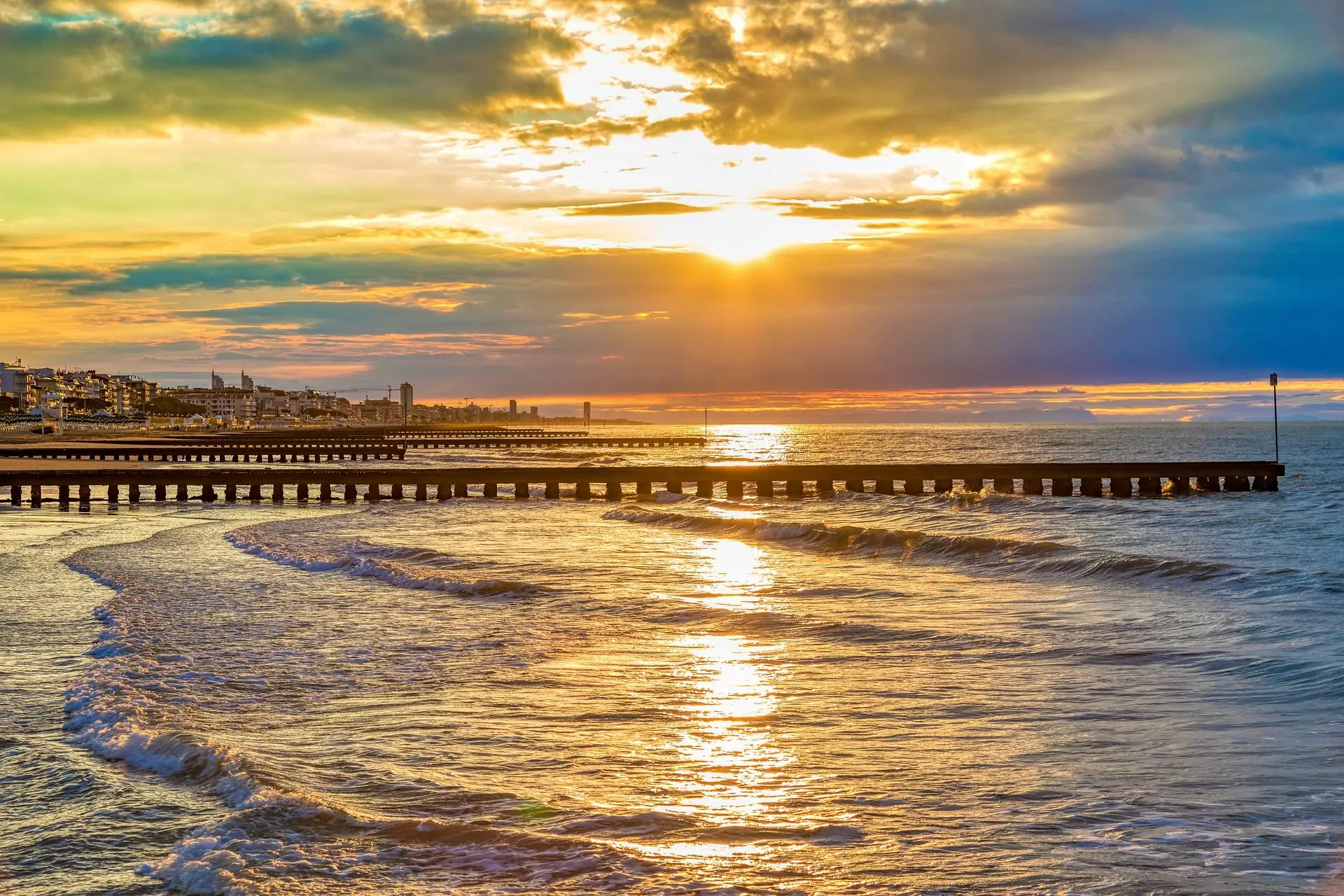 Il mare di Jesolo al tramonto, litorale veneziano