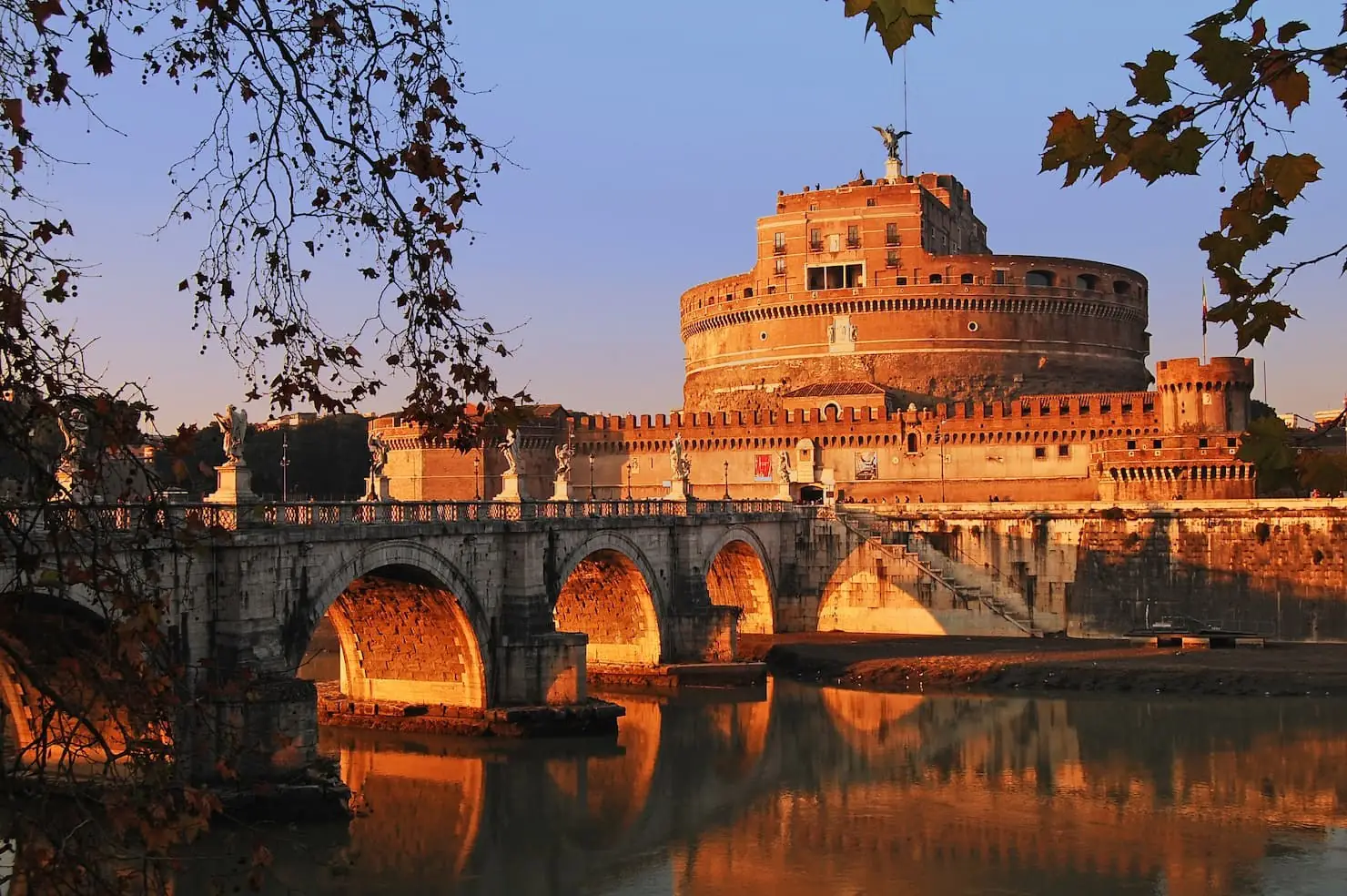 Castel Sant’Angelo e il ponte sul Tevere al tramonto, Roma